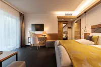 Pöltnerhof Hotel dekat Schwimmbad Weilheim