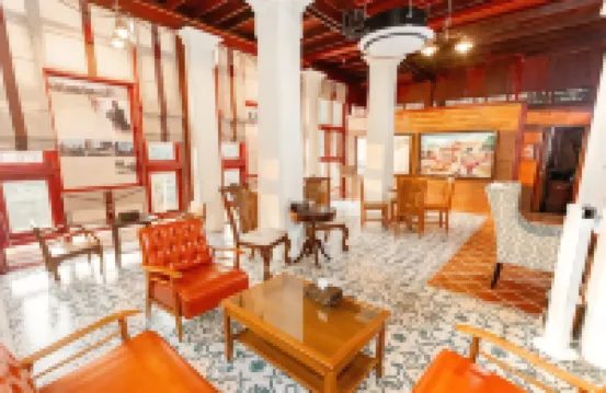Baan Lhang Wangh, house behind the palace