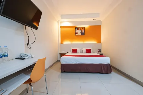 RedDoorz Plus @ Hotel Alden Makassar Các khách sạn ở Ujung Pandang