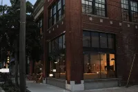 Travelers Hotel - Parking
