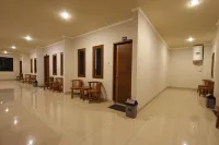 Palapa Hotel فنادق في Pejanggik