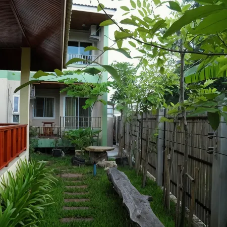 Ruen Narisra Resort