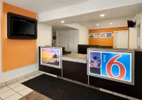 Motel 6 Pismo Beach, CA - parking