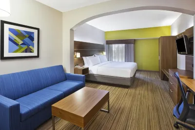 Holiday Inn Express & Suites Cincinnati Northeast-Milford Hotels near Traci's Sports Lounge