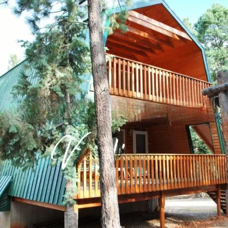 Sleeps 13- 3 Full Bathrooms - Family memories around the FIRE PIT!