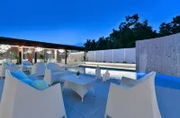 โรงแรมเบสท์เวสเทิร์น แฟร์รารี - ที่มีสระว่ายน้ำ