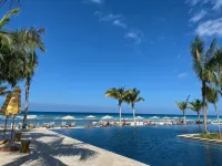 Hospitality Expert Greens 2BR Pool Beach