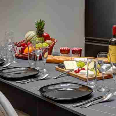 Elegant Apartment with AC - 3Br-10P- le Marais Dining/Meeting Rooms