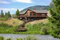 Entire Lower Unit of House on Madison River 클리프 레이크 주변 호텔