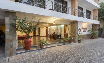 Lenana Suites