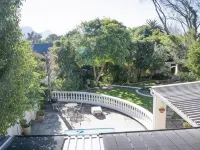 Rustic Manor Guest House โรงแรมใกล้พิพิธภัณฑ์ศิลปะ Norval Foundation