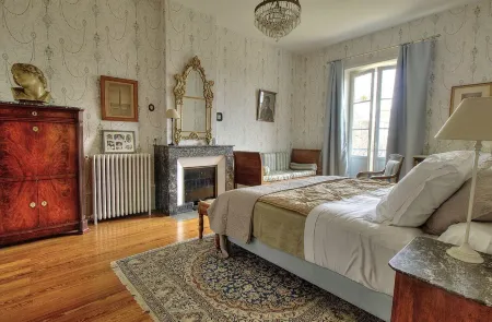 Domaine de Montclair Отели в г. Жарниу