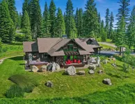 Ski in/Out Access and Luxurious Amenities - Stunning Mountain Haven