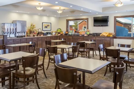 Gray Wolf Inn & Suites Отели рядом с достопримечательностью «Chamber of Commerce of West Yellowstone»