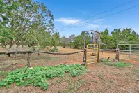 Three Horses Ranch Hotels in Blanco County