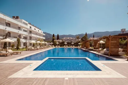 Palmonte Suites Hotel & Spa Отели в г. Lapithos