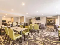 La Quinta Inn & Suites by Wyndham Cleveland - Airport North Hotels in Cleveland