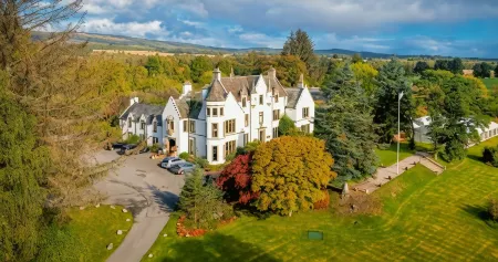 Kincraig Castle Hotel Отели в г. Инвергордон