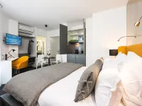 Ténéo Apparthotel Talence - Espeleta Hotels near Saint Augustin