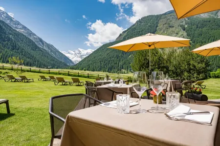 Hotel Sant'Orso - Mountain Lodge & Spa Отели в г. Cogne