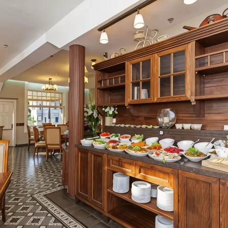The Colony Hotel