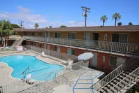 Chateau Inn & Suites - Pools