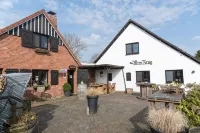 Zum alten Krug Hotels near Wikingerschiff Tyrkir Hooksiel