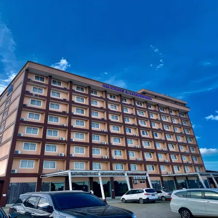 SM Tower Hotel and Convention Berau Отели рядом с достопримечательностью «Парагола Батумианг»