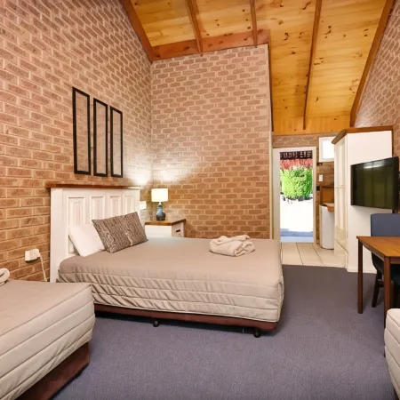 Beechworth Carriage Motor Inn Отели в г. Бичворт