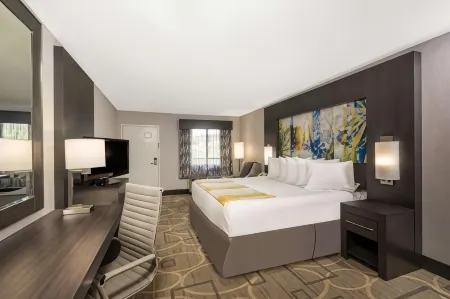 Days Inn by Wyndham Asheville Downtown North Отели в г. Маршалл