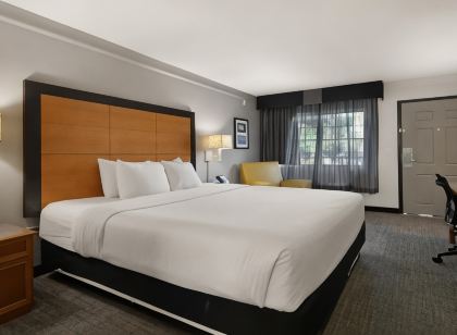 Howard Johnson by Wyndham Sacramento Downtown