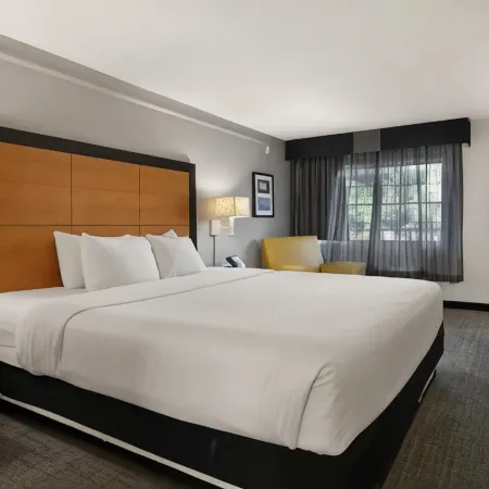Howard Johnson by Wyndham Sacramento Downtown