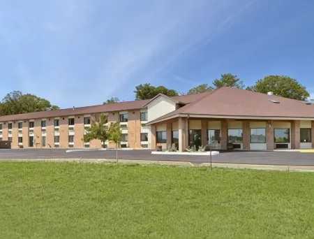 Baymont by Wyndham Muskegon Отели в г. Нортон Шорс