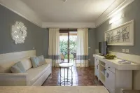 Tranquil Lantana Resort Hotel & Apartments 1 Bedroom Room Apartment Sleeps 5 - Apartments