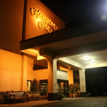 希爾頓歡朋飯店-長島康梅克