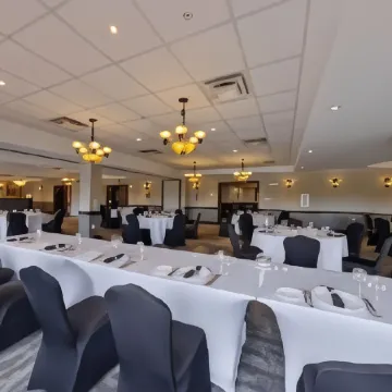 Best Western Plus Chocolate Lake Hotel