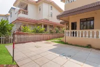 Candolim Beach Stay - 2 Minutes Walk to Beach - Villas