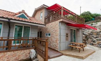 Gyeongju Jusangjeolli Pension