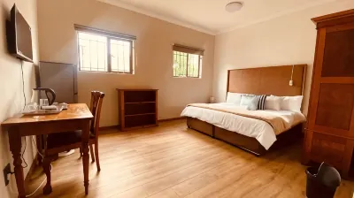 Whitehouse Guesthouse@29Kew Hotels in 