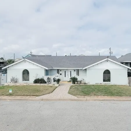 Galveston beach house - 1 block from the beach