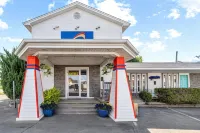 Shores Inn & Hotel - 3-Star