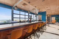 The Barclay Towers Hotel and Resort - bar