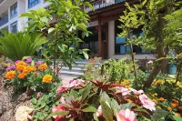 Bamboo and Apricot Garden House - Rumah Pertanian