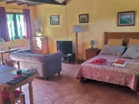 THE OLD WOMAN'S HOUSE Hotele w: Nava