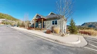 Modern Mountain Retreat/Incredible Mountain Views/Stylish Kitchen/Spotless