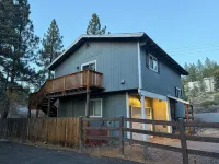 Clean & Cosy 3-bedroom house with hot tub in Stateline, close to Heavenly - 4-Star