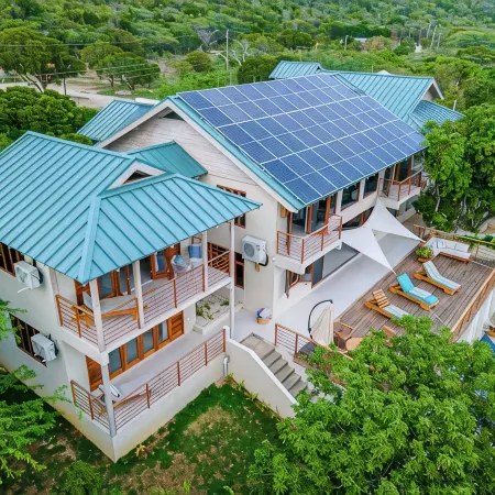 Hawksbill - 4 BR Villa in Treasure Beach w/ AC, WiFi, Private Cove & Staff