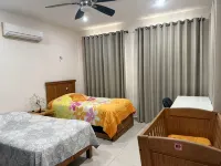 4-Bedroom House in Delightful Valladolid with WiFi, AC - Homestays