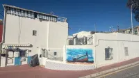 Ronnies Beach House, nice 2 bedroom house with a big rooftop with great seaview - Bungalows