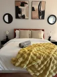 Modern 1-bedroom with WiFi, pool, fitness center, and comfort in San Ramon. - balcony